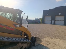 Frezowanie roślinności porośniętej, pniaków, krzewów, ziemi