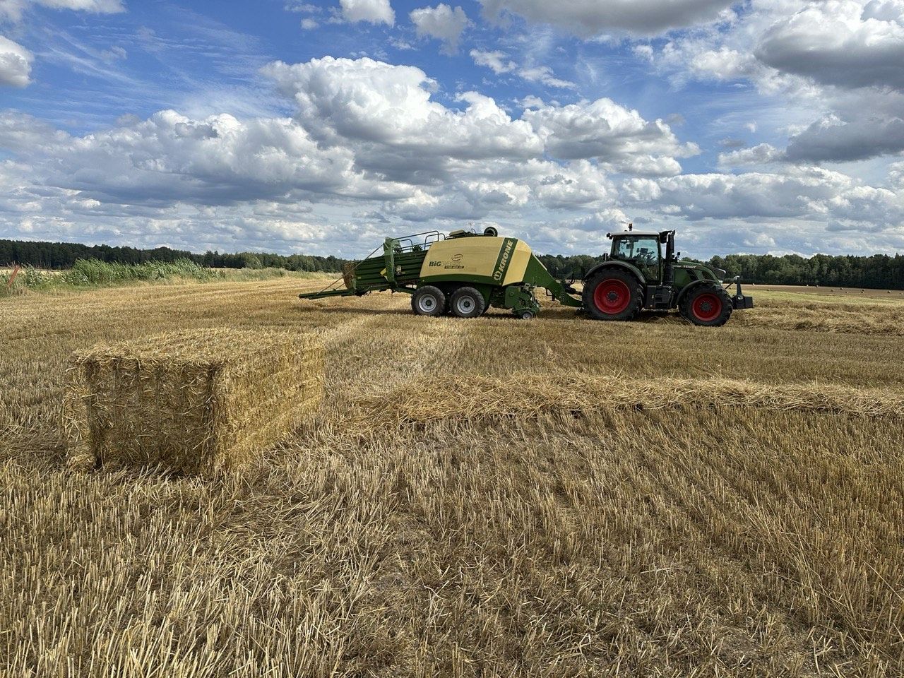 Prasowanie słomy/siana w duże bele prasą Krone Big Pack HDP