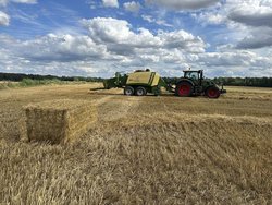 Prasowanie słomy/siana w duże bele prasą Krone Big Pack HDP